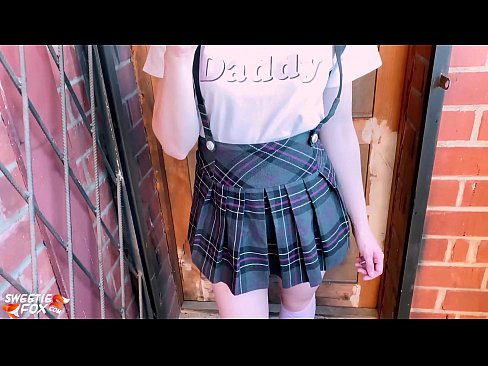 ❤️ Schoolgirl Mengisap penisnya dalam-dalam dan meniduri alih-alih kelas. ❌ Super porno pada kami
