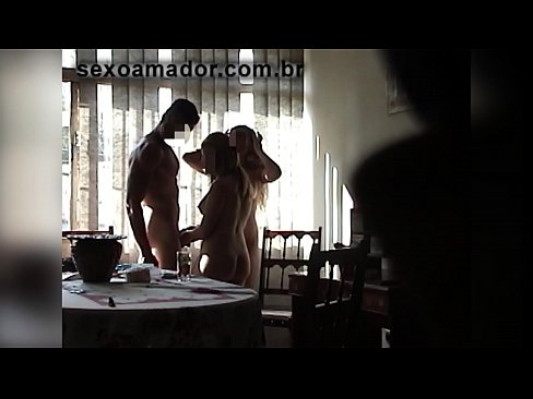 ❤️ Teman seks mengundang pria raksasa dan threesome bersamanya ❌ Super porno pada kami